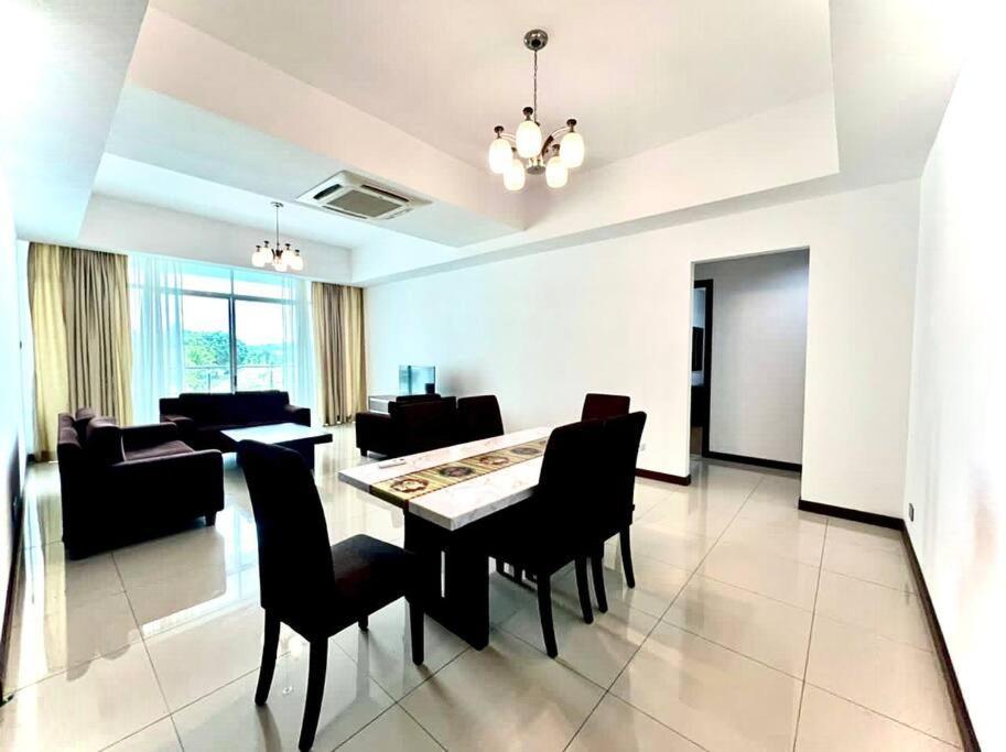 Bay Resort Condominium 3-Bedrooms With Swimming Pool Near The Seaside Miri Luaran gambar