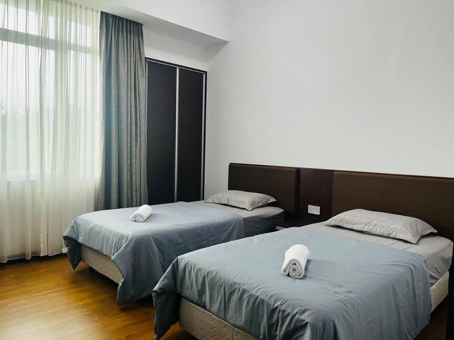 Bay Resort Condominium 3-Bedrooms With Swimming Pool Near The Seaside Miri Luaran gambar